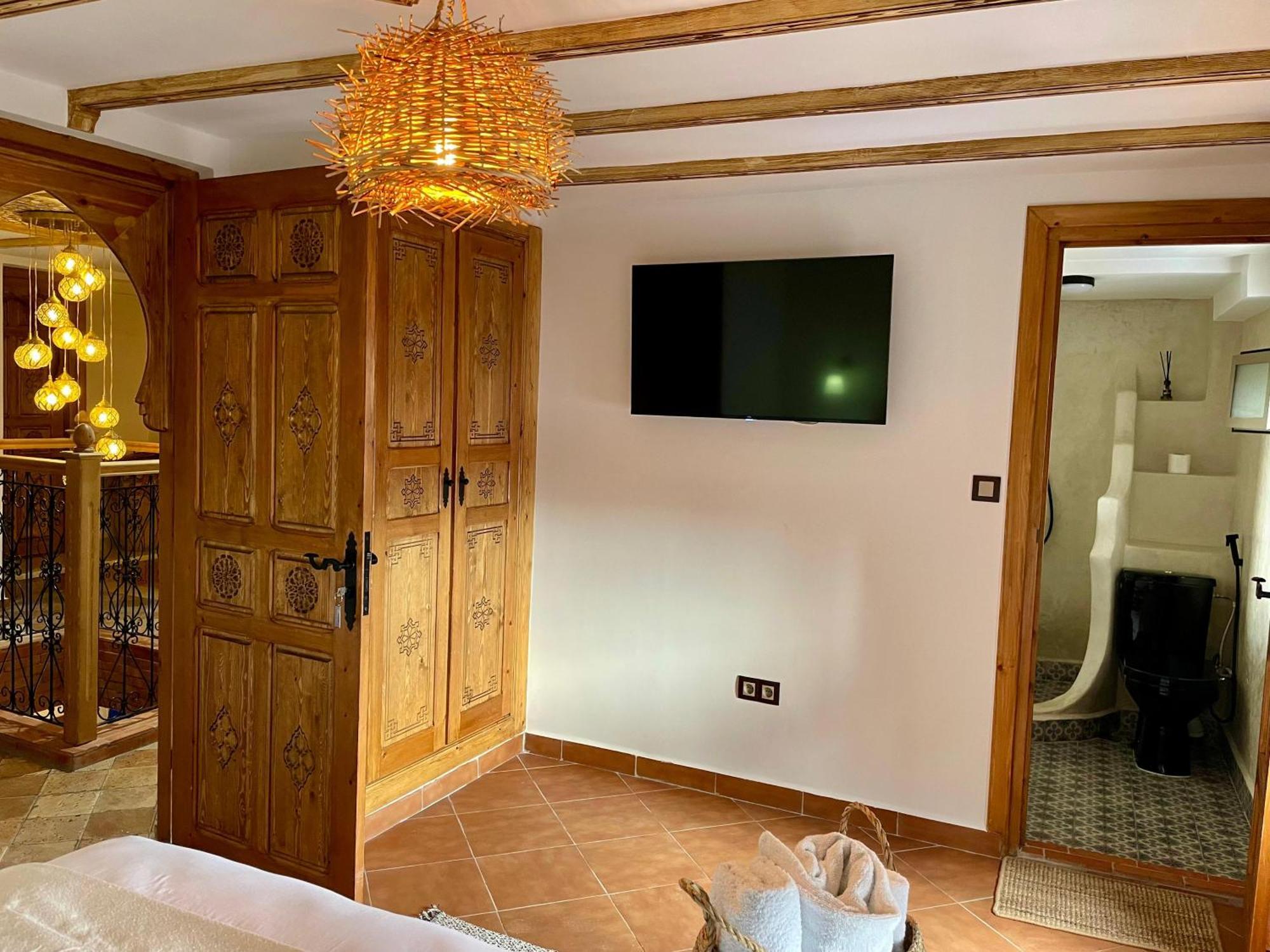 Hotel Abi Khancha Šafšawán Exteriér fotografie
